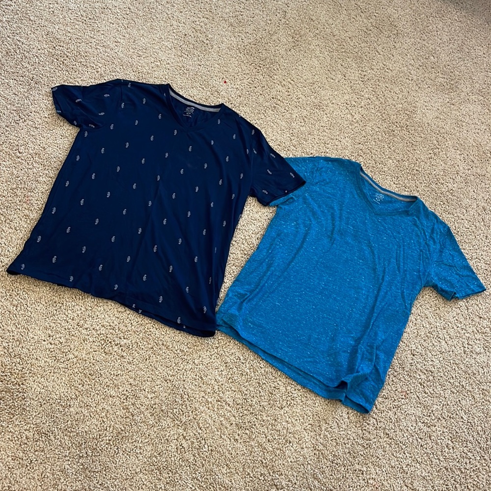 Bundle of Old Navy Mens V-neck Size Small T-shirt’s